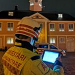 Pelastustoiminnan johtamisen käsikirjaa käytetään tilannepaikalla tabletilta.
