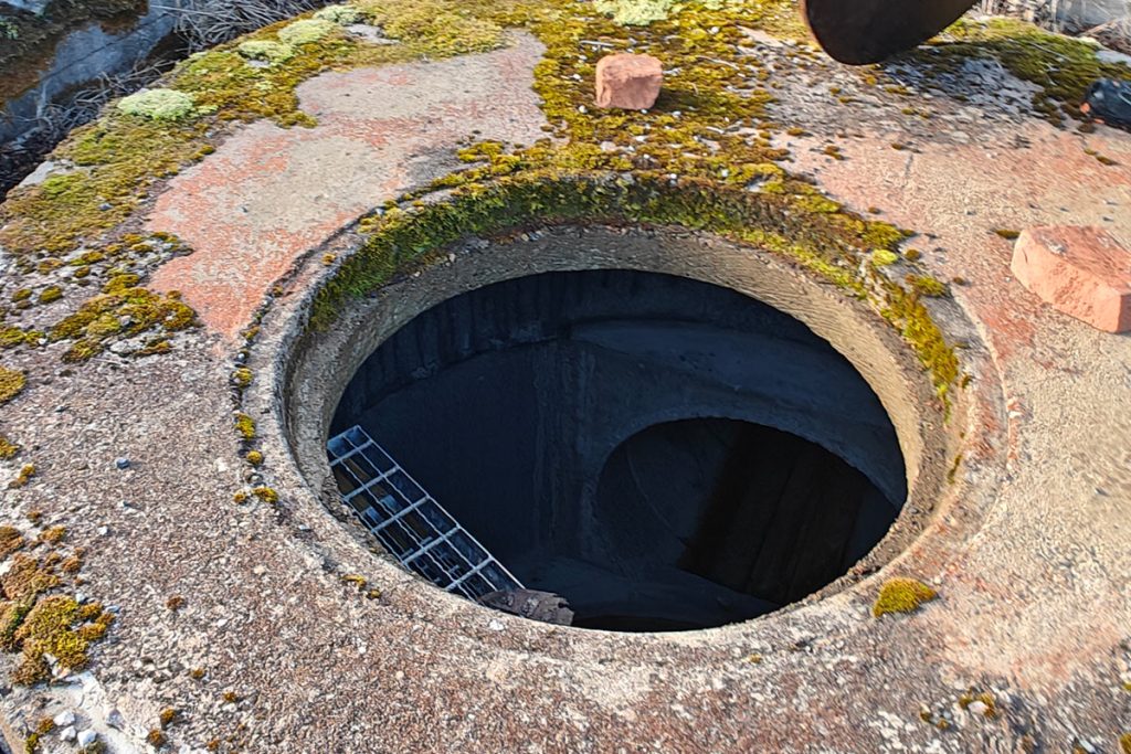 Lähikuva kaivon suulta.