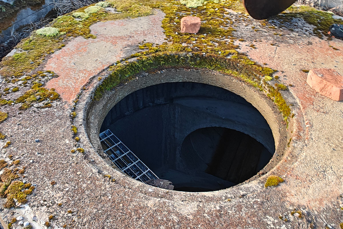 Lähikuva kaivon suulta.