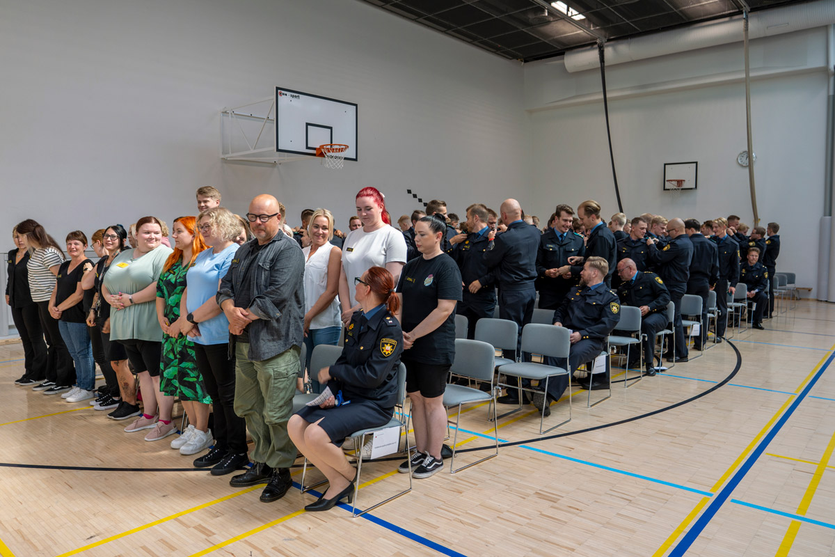 Uudet tutkinto-opiskelijat avajaisjuhlassa.