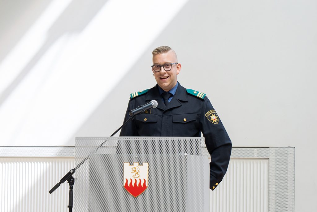 Opiskelijayhdistyksen puheenvuoro avajaisissa.