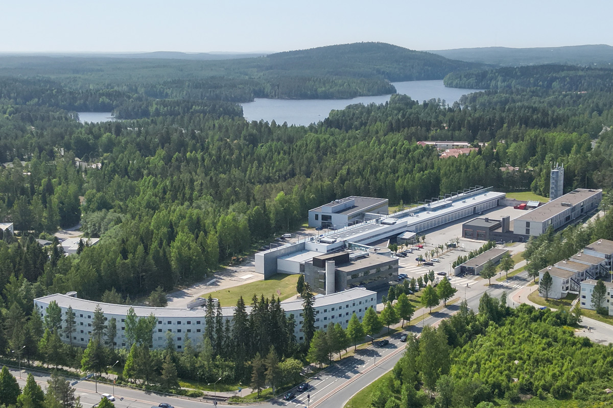 Pelastusopiston kampus ilmasta kuvattuna.