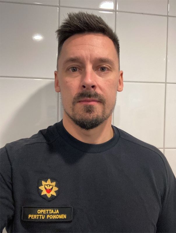 Pelastusopiston opettaja Perttu Poikosen henkilökuva.