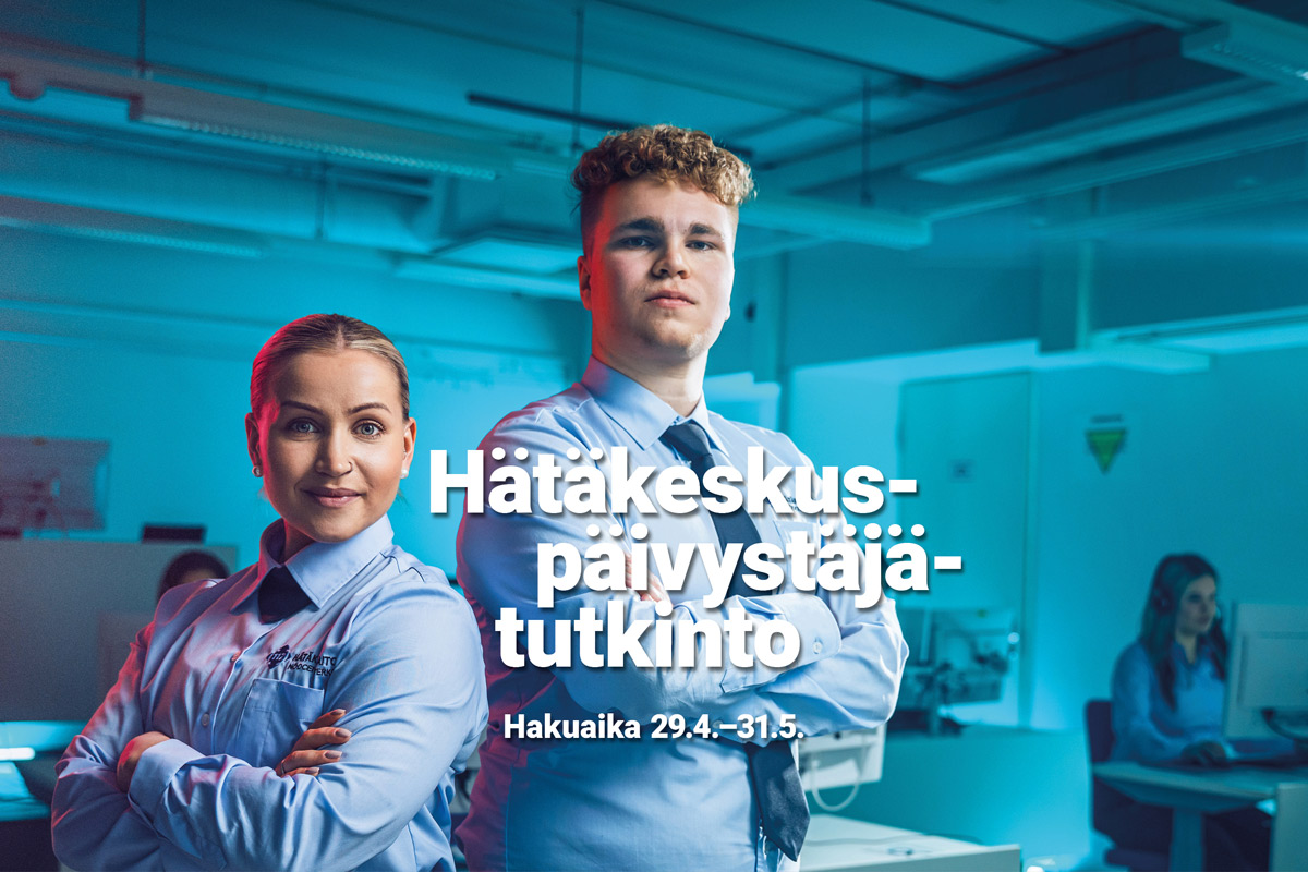 Haku htäkeskuspäivystäjätutkintoon 29.4.-31.5.2024. Kuvassa kaksi hätäkeskuspäivystäjäopiskelijaa luokassa.
